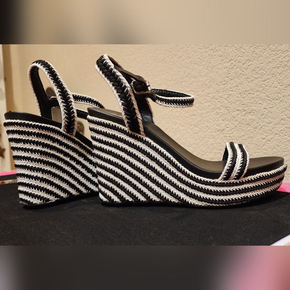 Mia Allda Wedge Women’s Shoe Size 8 Black and White